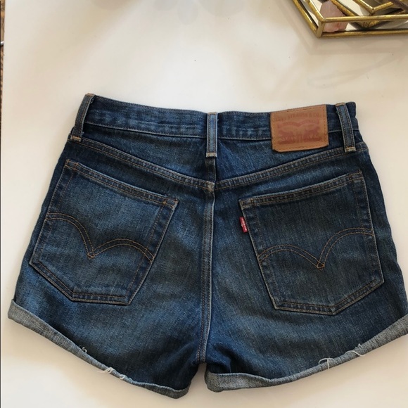 Levi Denim Shorts - Picture 2 of 3